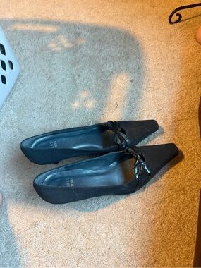 Stuart Weitzman Black Pointed-Toe Knot Flats